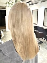 イリ 梅田(ili) ハイライトカラーミルクティーベージュレイヤーカット