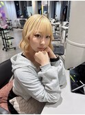 ホワイトブロンド　ブロンドヘア　ミニボブ　ハイトーン　YUKI