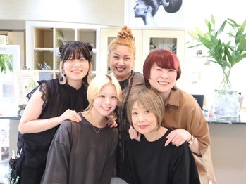 カズ(KAZU)の写真/【女性スタイリストのみ在籍】元気で明るい雰囲気でお出迎え♪女性ならではの気配りで綺麗をお届けします!