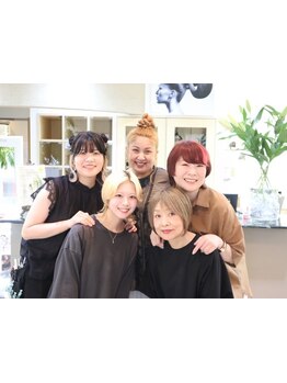 【女性スタイリストのみ在籍】元気で明るい雰囲気でお出迎え♪女性ならではの気配りで綺麗をお届けします!