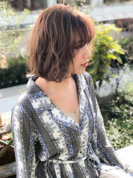 ヴィヴィ(VIVIE) 前髪ありブラウンベージュウェーブボブ内巻き小顔似合わせカット