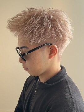 アイトーキョーリタ 渋谷(AI TOKYO Rita) ホワイトベージュスパイキーショート