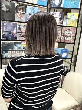 トムキャット(TOM CAT) 『バレイヤージュ』ホワイトシルバー系！