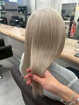 Beleza 川越 -ブリーチ・ハイトーン・ダブルカラー・エクステ・羽エクステ- 17887髪質改善ミルクティーブロンドレイヤーシャンパンベージュ
