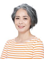 コモド(Comodo)&nbsp;グレイヘアの方に☆似合わせウェーブボブ
