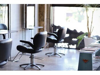 ヘアージール(Hair Zeal)の写真/マンツーマンでの丁寧なカウンセリングで理想を叶える。メンズの朝のスタイリングが楽に！