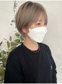ショートカット　くすみベージュ