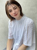 フェザーバングで大人かわいい　カーキグレージュボブ