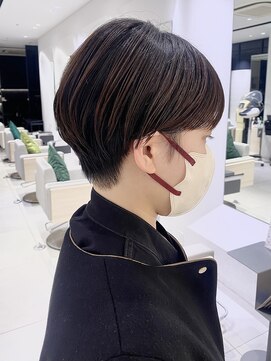 ステア ケース(stair case) 大人可愛い耳掛けマッシュショート前髪カット