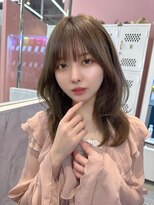 クム(kumu) 【kumu】アッシュベージュ×くびれセミディ.