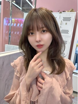 クム(kumu) 【kumu】アッシュベージュ×くびれセミディ.