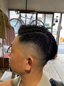 スタンダード(STANDARD) バーバースタイル　7:3 フェード　ライン太め