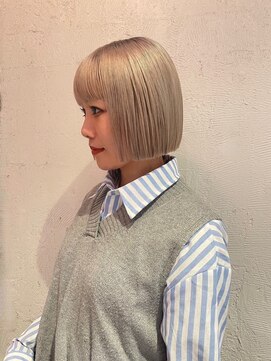 ルーム(Loom.) ハイトーンボブぱっつん前髪ボブミニボブ切りっぱなしボブ
