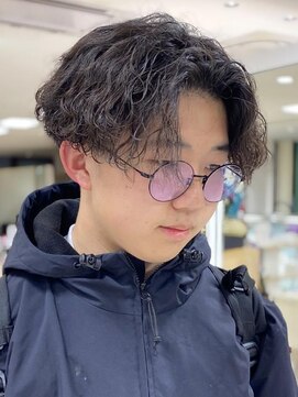 シャルムバイケンジ(Charm.by KENJE) メンズパーマ波巻きツイストスパイラル刈り上げセンターパート