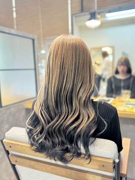 リノショアーズ 日本大通り店(RINOSHORES) ロングレイヤー×アンブレラカラー sanami