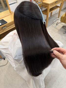 フォルメージ(formage) 内側のうねり・広がりを解決！自然にボリュームを抑える美髪矯正