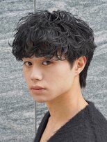 バイフィフス 原宿/表参道(by fifth)&nbsp;緩め波巻きスパイラルパーマシャドウパーマメンズセンターパート