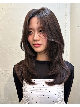ベル 新宿(Belle) ロングヘア　レイヤーカット　毛流れヘア　ベージュカラー　新宿