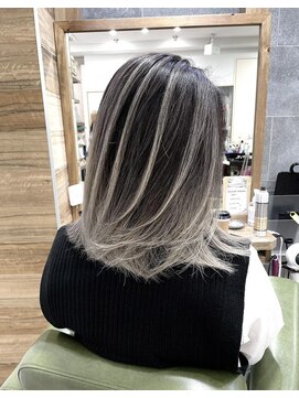 ジゼル(gisele) (小山)ホワイトバレイヤージュ