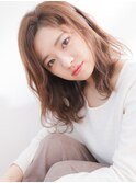 大人可愛いミルクティーブラウンウェーブヘア