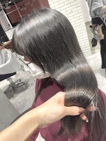 リーオオサカ(Lee Osaka)&nbsp;【極上の透明感◎】暗髪×グレージュ/新出奈津樹