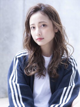 アメリ 新宿(Ameri) 透け感レイヤーカット