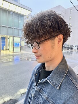 オーガニック アトリエ 大宮(organic+atelier) メンズ波巻きツイストスパイラルパーマ無造作暗髪センターパート