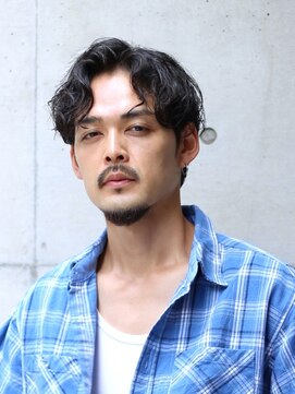 ノイセル 心斎橋(Noisyle) ミディアムセンターパートニュアンススパイラルパーマ黒髪