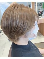 ルミナスビューティーケア(Luminous beauty care)&nbsp;ベージュカラー×ホワイトイヤリング