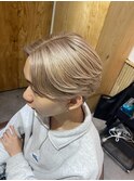 ミルクティーベージュ 毛流れセンターパート ハイトーンカラー