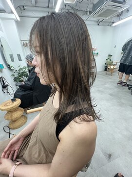 ユール 自由が丘(Yule) 軽めくびれレイヤースタイル