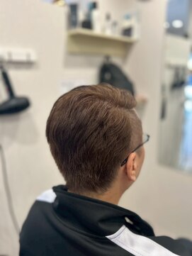 メンズアッシュカラー×サイドアシンメトリーショート