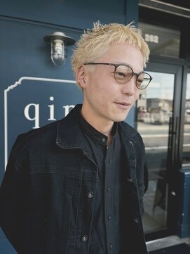 クイン(qin) 海外風ブロンドベリーショート
