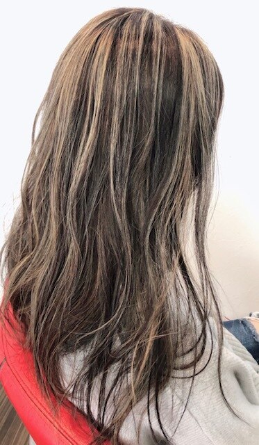 ロングの寒色系メッシュカラー：L058972701｜ツミキ(TSUMIKI)のヘア