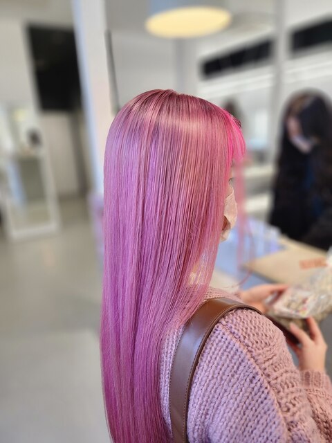 ダブルカラーで艶髪ペールピンクのハイトーンカラー/ロングヘア