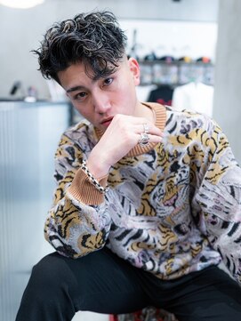 ケアリー 成増(Carelly) ビジネスツーブロックOK★かき上げトランクスヘアくせ毛風パーマ