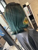 ナンバー リコ 名駅 ジャム 名古屋(N° rico JAM)&nbsp;アースカラー　シアーグリーン　ウルフカット　くびれ巻き