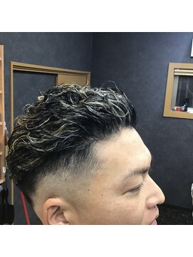 レオ(LEO) スキンフェード&メッシュパーマ