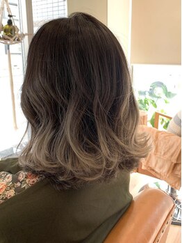 アットウィムヘアー(at whim hair)の写真/女性スタイリストのみの明るい癒し空間にファン多数＊トレンドスタイルから定番メンテナンスまでおまかせ◇