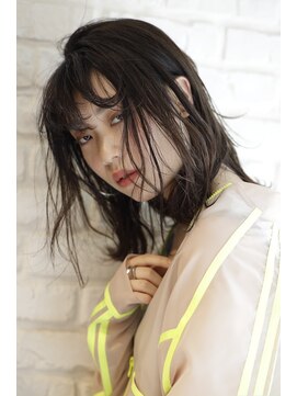 エムスラッシュ 新百合ヶ丘(M.SLASH) 【M.SLASH】今どきのグロッシー束感で透けミディアム/艶カラー