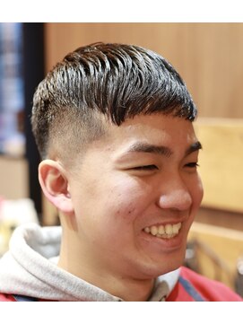 バーバーショップ スバル(BARBERSHOP SUBARU) <理容室><バーバー>スキンフェードクロップスタイル刈り上げ