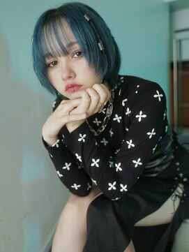 アマンドール(Aman D'or) Y2Kショートウルフ×ターコイズ