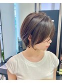 大人丸みショート　グレーベージュシアカラーショートヘア
