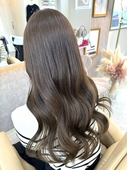 フローラ(FLORA)の写真/ワンカラーで透明感溢れるツヤ髪へ♪思わず触れたくなる柔らかい質感が叶う！≪FLORA≫にぜひお任せを☆