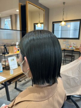 ラッシュ(rush) 深めグリーンカラー×ボブ