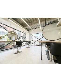 スタッフ4人の少人数制プライベートサロン♪丁寧なカウンセリングでお客様一人ひとりに向き合ってご提案◎