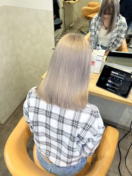 ルシティ(Le City) silver gray 【ダブルカラー/ブリーチ/髪質改善】