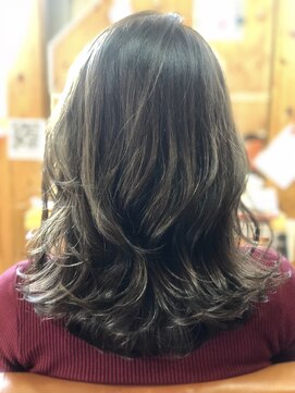 ララテラス(LaLa Terrace) グレーアッシュ×ワンカール外ハネセミディ