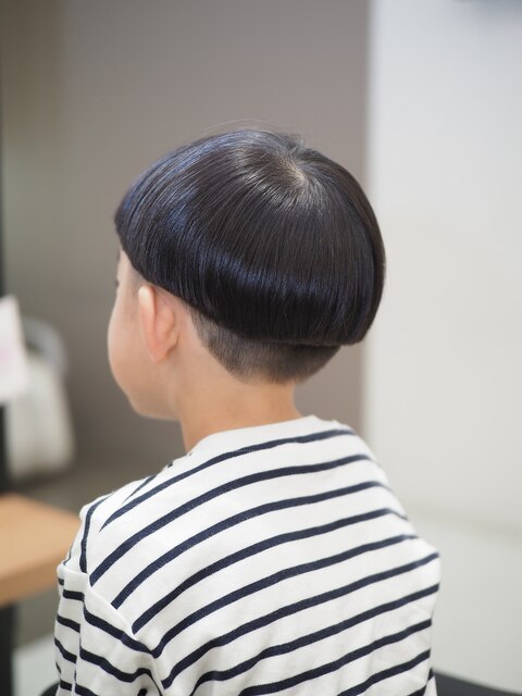 どんぐりヘアもしくは、コボちゃんカットもしくは、きのこヘア