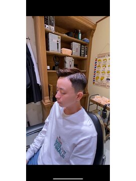 フォーコーナーズ(Four Corners) サイドパート/七三/フェード